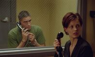Im Netz der Lügen – Claire Kubik (Ashley Judd) versteht die Welt nicht mehr. Ihr Mann Tom Kubik (James Caviezel) wird plötzlich verhaftet. Er soll unter einem anderen Namen Zivilisten im Krieg getötet haben.