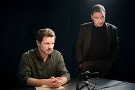 Tatort – Die Kommissare machen sich ein Bild davon, was passiert sein könnte, v.li.: Felix Klare als Sebastian Bootz, Richy Müller als Thorsten Lannert