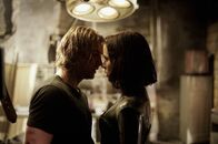 Underworld – Selene (Kate Beckinsale) und Michael (Scott Speedman) kommen sich näher.