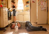 Shameless – L-R:Fiona Gallagher(Emmy Rossum), Frank Gallagher(William H. Macy)