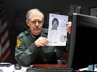 Der Chinese – Der amerikanische Sheriff Rogersen (Peter Gilbert Cotton) hat den Mörder identifiziert.