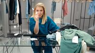 Nice Price - Die Tricks der Textilindustrie – Online bestellt und wieder zurückgeschickt: Wie lange sind Retouren eigentlich unterwegs, und wo landen sie am Ende? Pia Osterhaus schickt 18 Kleidungsstücke mit GPS-Trackern auf die Reise. Nach zwei Monaten sind alle Kleidungsstücke zusammen fast 40.000 Kilometer unterwegs - und immer noch nicht angekommen.