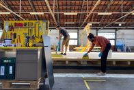 P.M. Wissen – Ein mehrschichtiger Fahrbahnbelag aus verschiedenen Kunststoffen schütz die Holz-Module vor Nässe.