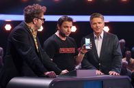 Quizduell - Olymp – Moderator Jörg Pilawa (r.) mit den Kandidaten des Teams "Katz und Hund": Paul Panzer (l.), Comedian und Martin Rütter (M.), Hundetrainer.