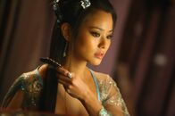 The Man with the Iron Fists – Um die Rettung seiner Geliebten Lady Silk (Jamie Chung) aus dem Pink Blossom finanzieren zu können, lässt sich der Schmied darauf ein, gefährliche Waffen herzustellen ...