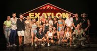 Exatlon Germany - Die Mega Challenge – Gruppenfoto der Teilnehmerinnen und Teilnehmer: hintere Reihe (v.l.n.r.): Carina Spack, Luca Kruger, Dennis Felber, Aneta Sablik, Natalia Wisniewska, Petra Arvela, Andrej Mangold, Kim Bui, Jamoo, Tahnee Christin, Christina Hammer, Marvin Roch, Marcel Göttfert, Turabi Çamkıran; vordere Reihe (v.l.n.r.): Markus Ertelt, Aycan Yanaç, Nam Vo, Kathrin Kunz-Lehr, Maite Richert, Eric Sindermann.