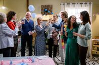 Sturm der Liebe – v.l.n.r.) gespannt auf das Ergebnis.
