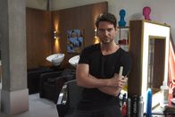 Body Fixers - Die Beauty Profis – (1. Staffel) - Friseur Daniel weiß ganz genau, dass eine gute Frisur schon der erste Schritt in ein neues Leben sein kann ...