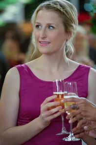 Emily Owens – Emily Owens (2013)
