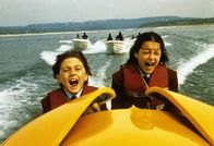 Spy Kids – Die Kinderspione Carmen (Alexa Vega) und ihr Bruder Juni (Daryl Sabara) erleben auf der Suche nach ihren entführten Eltern jede Menge Abenteuer.. Spy Kids