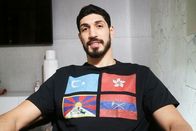 Reporter – Reporter Enes Kanter Freedom – Der Preis der Freiheit «Es gibt wichtigere Dinge als Geld»: Enes Freedom über seinen Rausschmiss aus der NBA.