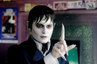 Dark Shadows – Der Vampir Barnabas Collins (Johnny Depp) ist nach 200 Jahren Gefangenschaft wieder frei.