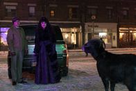 What We Do in the Shadows – Colin Robinson (Mark Proksch, l.); Nadja (Natasia Demetriou, r.)