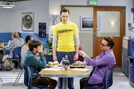 The Big Bang Theory – L-R: Howard Wolowitz (Simon Helberg), Sheldon Cooper (Jim Parsons), Leonard Hofstadter (Johnny Galecki).