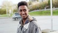 Kino aus Osteuropa: Norwegian Dream – Ivar (Karl Bekele Steinland) geht sehr offen mit seiner Homosexualität um.; MDR FERNSEHEN NORWEGIAN DREAM Uhr. Ab 16.10.2024, 23:40 Uhr in der ARD-Mediathek. Ivar (Karl Bekele Steinland) geht sehr offen mit seiner Homosexualität um.