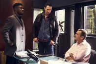 Silent Witness – (v.l.n.r.) DS Mike Macneil (Charles Babalola); Dr. Jack Hodgson (David Caves); Dr. Thomas Chamberlain (Richard Lintern)