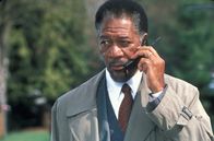 Im Netz der Spinne – Im Laufe der Ermittlungen erkennt Dr. Alex Cross (Morgan Freeman), dass der Kidnapper ein waghalsiges Spielchen mit ihm treibt. Ein gnadenloses Katz- und Mausspiel nimmt seinen Lauf ...
