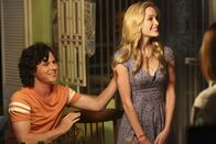 The Middle – Wie wird Axls (Charlie McDermott, l.) Familie auf seine Freundin April (Greer Grammer, r.) und ihr besonderes Persönlichkeitsmerkmal reagieren?