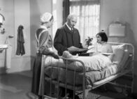 Marie-Louise – Marie-Louise Gute Besserung: Walburga Gmür als Krankenschwester, Heinrich Gretler als Direktor Rüegg, Josiane Hegg als Marie-Louise