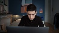Stalk – Lux (Théo Fernandez) versucht jemanden auszutricksen.