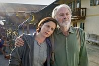 Das Wunder von Merching – Kathi (Jule Ronstedt) und ihr Vater Quirin (Fred Stillkrauth) bangen um ihre Zukunft.