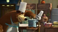 Mascha und der Bär – Der Panda ist wieder einmal beim Bären zu Besuch. Sie wollen gemeinsam Chinesisch kochen.