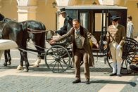 Sisi – Herzog Max (Marcus Grüsser) besucht die Geburtstagsfeier seines Enkels Rudolf.