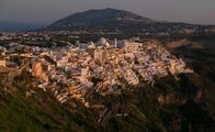 Is It Real? – Stadt auf Santorin.