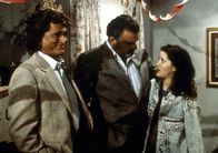 Ein Engel auf Erden – Jonathan (Michael Landon, l.) und Mark (Victor French, M.) freuen sich, dass sich Lees (Bess Meyer, r.) Gesundheitszustand wieder gebessert hat.