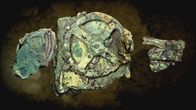 Terra X: Faszination Universum – Astronomen im antiken Griechenland kannten bereits die Rhythmen, mit denen sich die Sonne am Himmel bewegt. Doch ein Fund am Meeresgrund vor der Insel Antikythera sollte unsere Vorstellung von den Kenntnissen der alten Griechen revolutionieren.