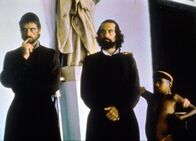 Mission – Mission Priester: Jeremy Irons als Gabriel (l.), Robert De Niro als Mendoza (m.)