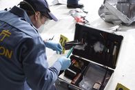 Mayday - Alarm im Cockpit – Investigators use special kits to examine and document every piece of evidence