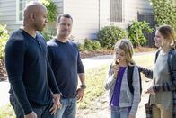 Navy CIS: L.A. – L-R: Sam (LL Cool ), Callen (Chris O'Donnell), Nadia Volonev (Shree Crooks), Pamela Volonev (Kandis Fay).
