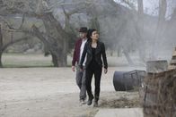 Scorpion – Ist es wirklich eine gute Idee, in eine mexikanische Stadt zu reisen, in der selbst die Polizei Angst hat? Toby (Eddie Kaye Thomas, l.) und Happy (Jadyn Wong, r.) wären lieber in den USA geblieben ...