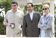 Monk – Man" -- Pictured (l-r) Alfred Molina as Peter Magneri, Tony Shalhoub as Adrian Monk, Traylor Howard as Natalie Teeger -- USA Network Photo: Jamie Trueblood