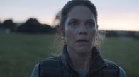 Limbo - Gestern waren wir noch Freunde – Ebba (Rakel Wärmländer) steht am Rande des Abgrunds.