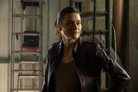 Unit 42 – Polizistin Virginie Aerens (Alexia Depicker) geht bei dem Vorfall im Kuhstall, bei dem ein Mann ums Leben kam, nicht von einem Unfall aus. Sie ist sich sicher: Es war Mord!
