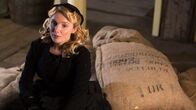 Father Brown – Die attraktive Grace Fitzgerald (Rosemary Boyle) bringt mit ihrem Charme die Männerwelt um den Verstand.