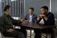 Common Law – Travis (Michael Ealy, r.) und Wes (Warren Kole, M.) ermitteln in einem neuen Fall. Dabei kommen sie Carlos Perez (Luis Antonio Ramos, l.) auf die Spur. Doch was hat er wirklich damit zu tun?