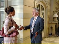 Rote Rosen – ARD ROTE ROSEN FOLGE 10 (WH.) Uhr im ERSTEN. Miriam (Sarah Maria Besgen, l.) droht Thomas (Gerry Hungbauer, r.) mit Abtreibung.