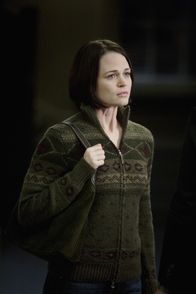 Criminal Minds – Nachdem Meg Collins (Sprague Grayden) Ehemann in eiern Kirche umgebracht wurde, wird das BAU-Team zur Hilfe gerufen ...