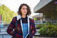 Trigonometry – An ihrem 31. Geburtstag denkt Ray (Ariane Labed) viel über sich und ihr Leben nach. Im letzten Jahr hat sich sehr viel für sie verändert.