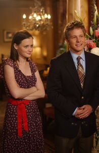 Gilmore Girls – Das gemeinsame Essen mit Rorys (Alexis Bledel, l.) Großeltern, könnte nicht besser laufen. Doch dann startet Logan (Matt Czuchry, r.) eine kleine Aktion, die vor allem Lorelai missfällt ...