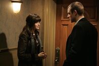 Gilmore Girls – Rory (Alexis Bledel, l.) traut sich nicht Christopher (David Sutcliffe, r.) zu beichten, dass sie mit Logan zusammenlebt ...