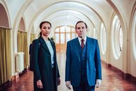 Professor T – Lisa Donckers (Emma Naomi) und Professor T (Ben Miller)