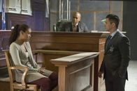 Bull – Sie müssen der Frage auf den Grund gehen, ob Danny (Jamie Lee Kirchner, l.) als FBI-Agentin vielleicht einen Fehler gemacht hat: Chunk (Chris Jackson, M.) und Benny (Freddy Rodriguez, r.) ...