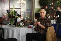 Community – Bekommt Besuch von seiner Stieftochter Amber: Pierce (Chevy Chase) ...