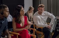 Star – Nina (Camila Banus, 2.v.l.); Mateo (William Levy, r.)