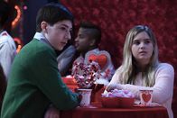Speechless – Der Valentinstag steht bevor, doch wird dieser auch so verlaufen, wie es sich Dylan (Kyla Kenedy, r.) und Ray (Mason Cook, l.) vorstellen?
