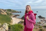 Wunderschön! – Tamina Kallert wandert auf dem Klippenpfad von Greve de Lecq.